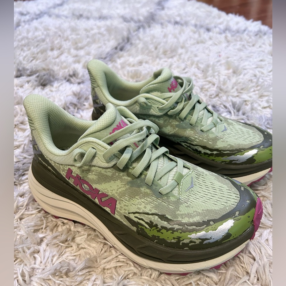 Like New Women’s HOKAs 👟